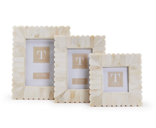 Scalloped Photo Frame