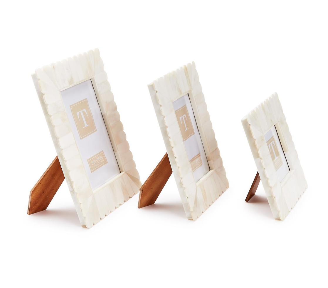 Scalloped Photo Frame
