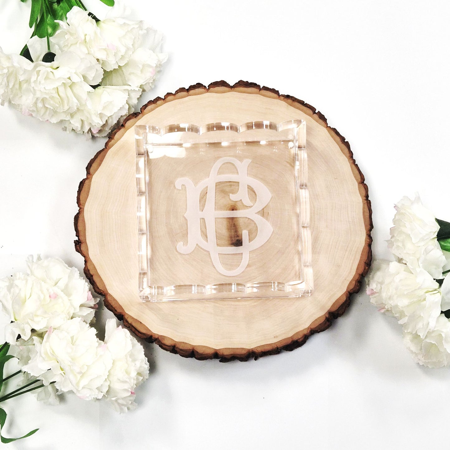 Scallop Acrylic Tray with Magnetic Back