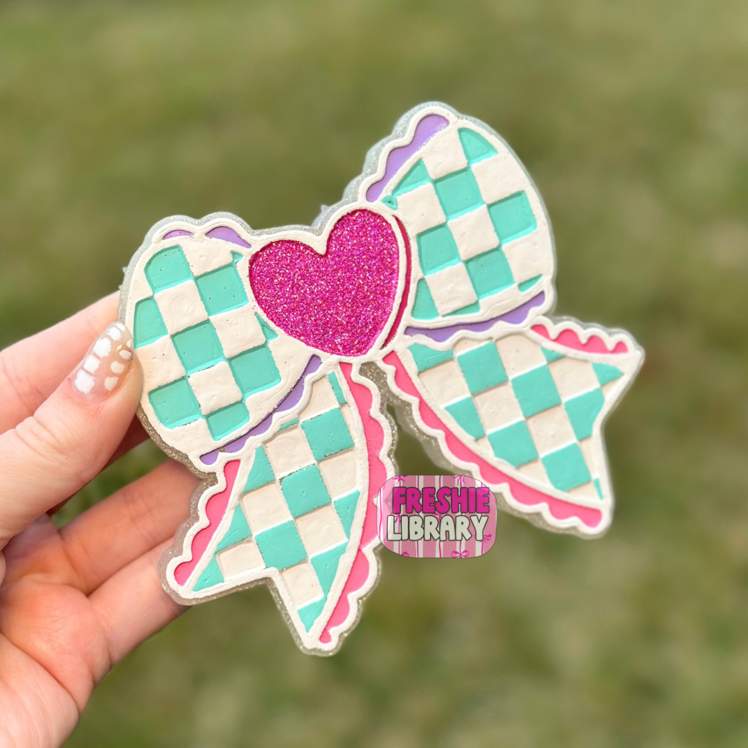 Scalloped Checkered Heart Bow Freshie