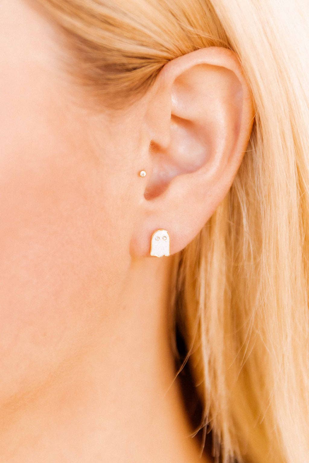 Screwback Stud Earrings - Ghost