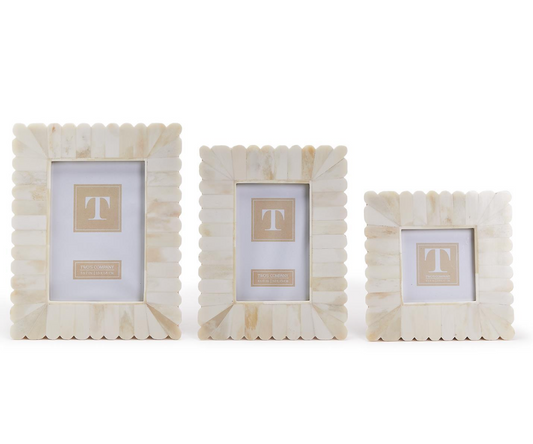 Scalloped Photo Frame